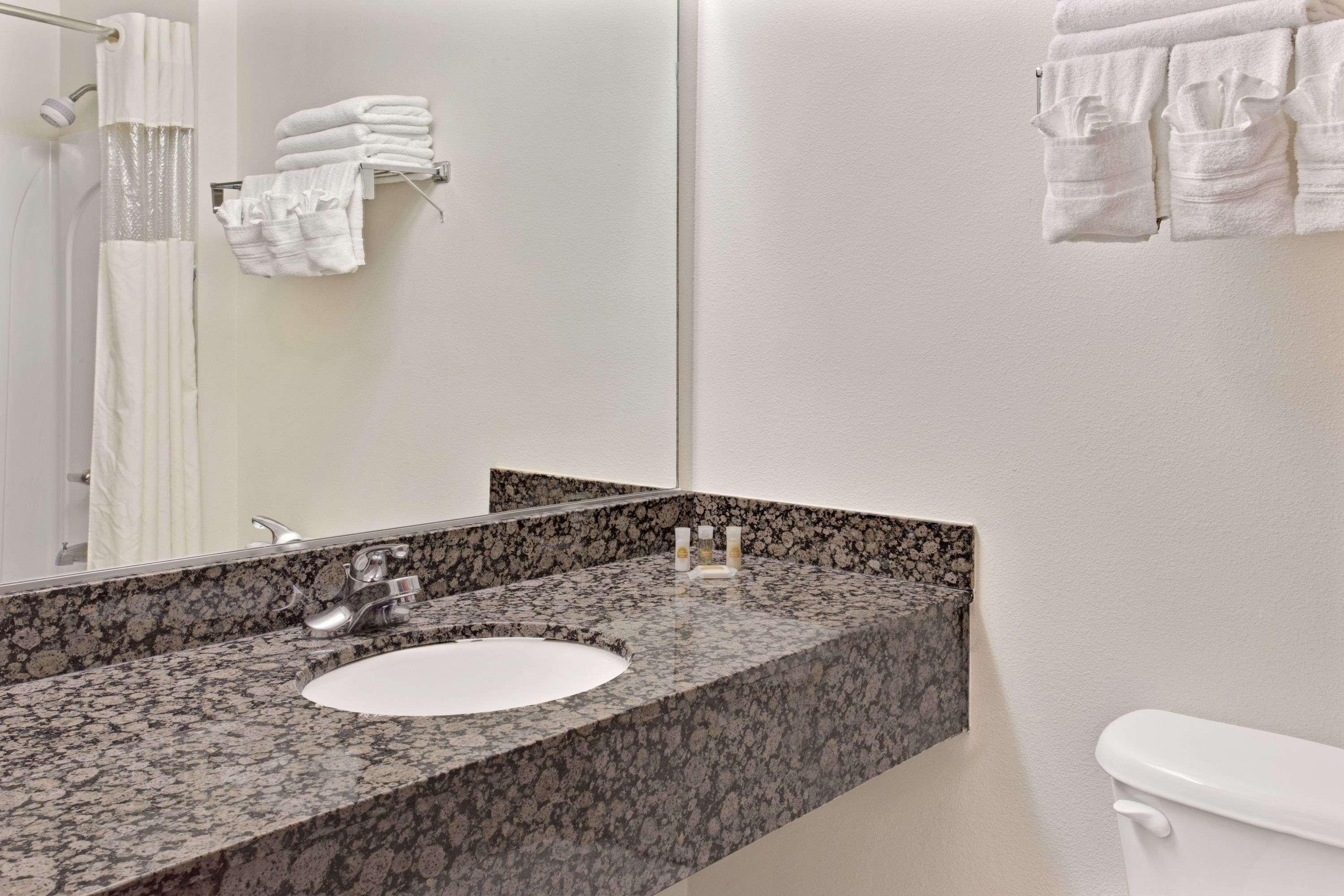 Days Inn & Suites By Wyndham Laurel Near Fort Meade Ngoại thất bức ảnh