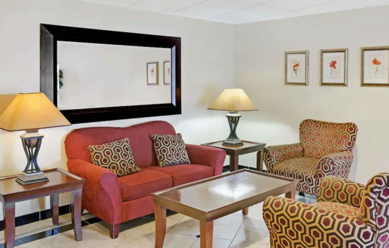 Days Inn & Suites By Wyndham Laurel Near Fort Meade Ngoại thất bức ảnh